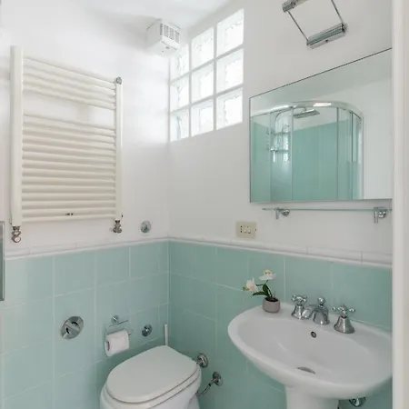 Iflat Elegant In 18th Century Palace Rome