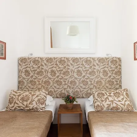 Iflat Elegant In 18th Century Palace Rome