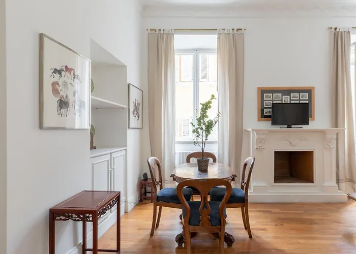 Iflat Elegant In 18th Century Palace Appartamento