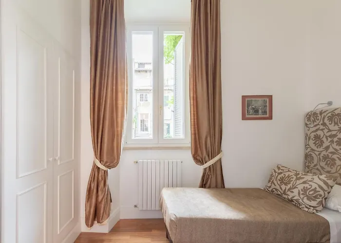 Iflat Elegant In 18th Century Palace Appartamento