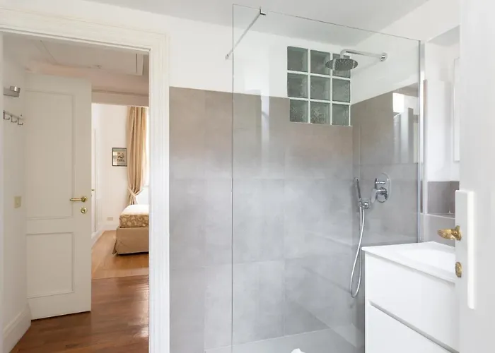 Iflat Elegant In 18th Century Palace *